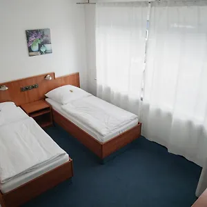 3* Couette-café Airport Lounge